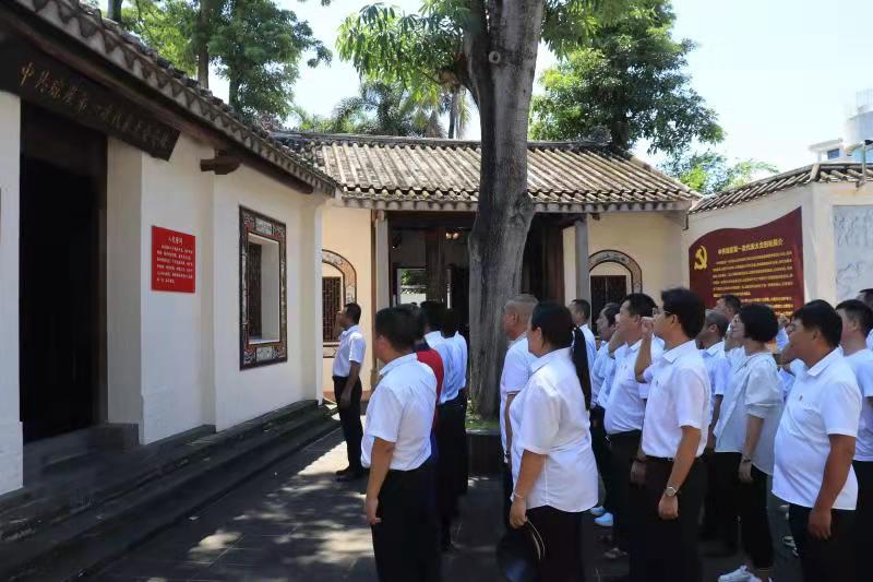 简篇-海垦荣光农场公司开展“学思想 强党性 重实践 建新功”主题教育党日活动